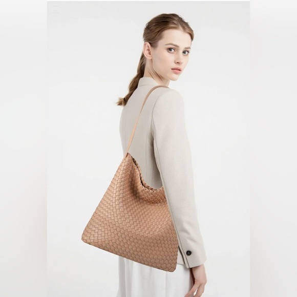 Elegant Tan Woven Women's Bag stylish slouch, Crossbody purse bag brand new Hobo - Picture 2 of 8